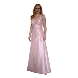 Длинное розовое вечернее платье